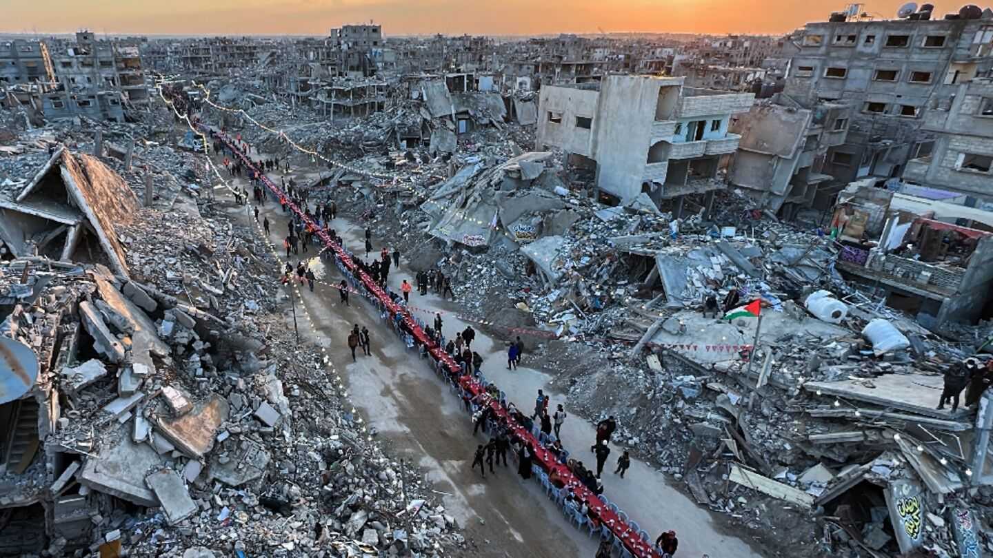 Buka Puasa Hari Pertama di Tengah Puing Gaza, Saling Menguatkan dan Menumbuhkan Harapan